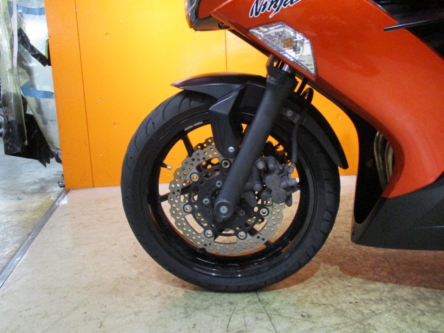 ホイールもこの通り状態グッド！ホイールは勿論フォークのアウターまでもが綺麗な一台が今ならこの価格！！